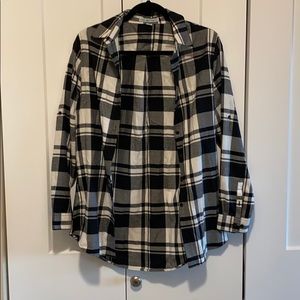 Women’s black and white flannel